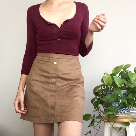🌟 3 for $12 • H&M • faux suede button-down mini skirt - Picture 4 of 8
